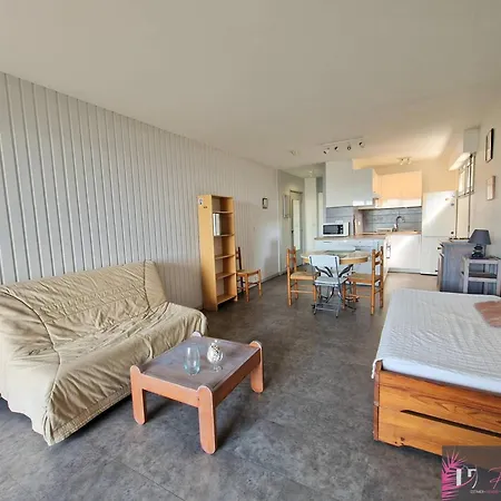Meuble Pour 3 Personnes A 50m De La Avec Terrasse - Fr-1-825-54 شقة