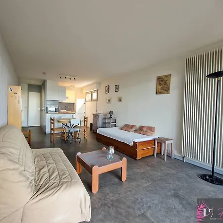 Apartment Meuble Pour 3 Personnes A 50m De La Avec Terrasse - Fr-1-825-54